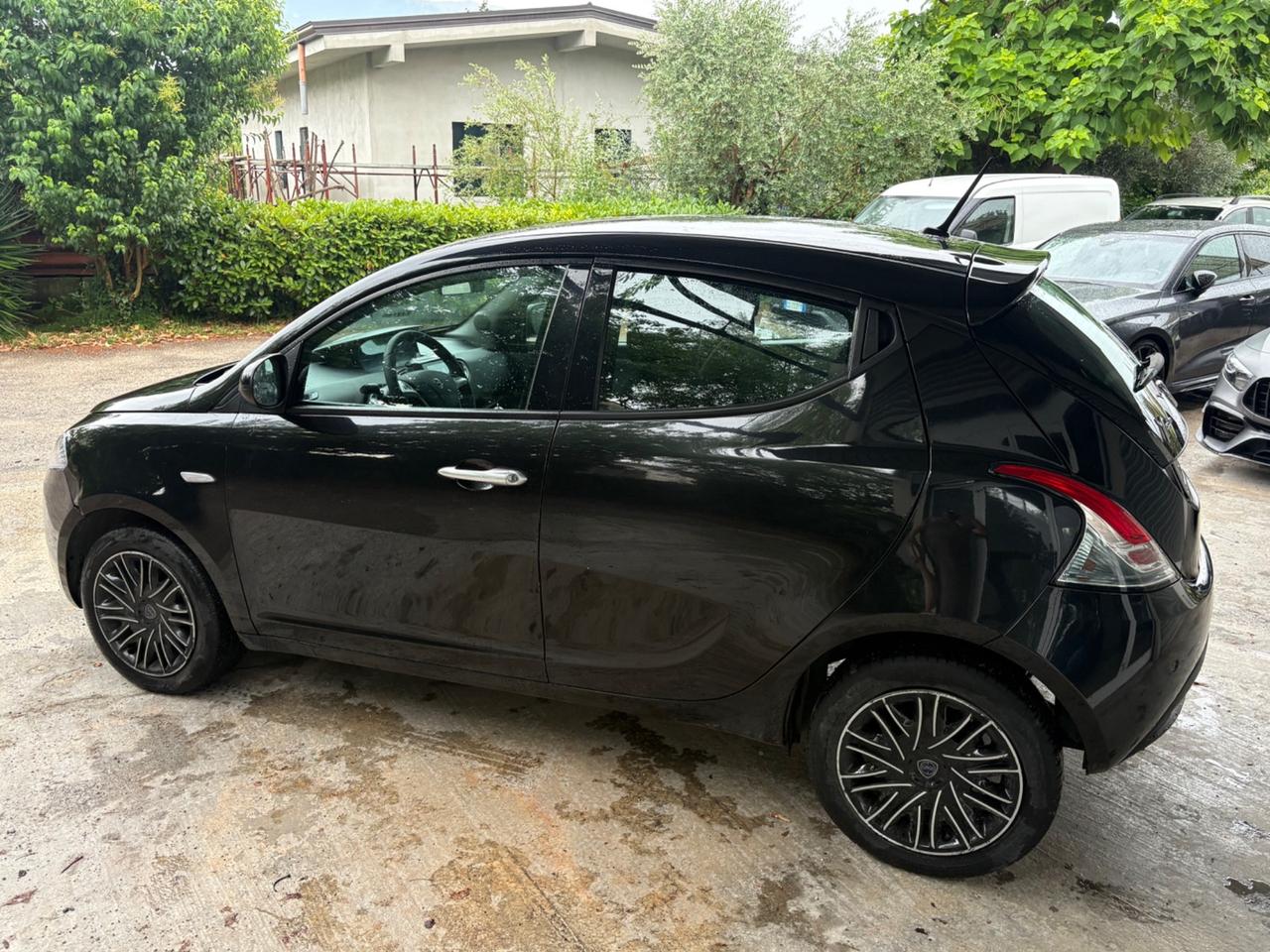 Lancia Ypsilon 1.0 FireFly 5 porte S&S Hybrid Ecochic UnYca