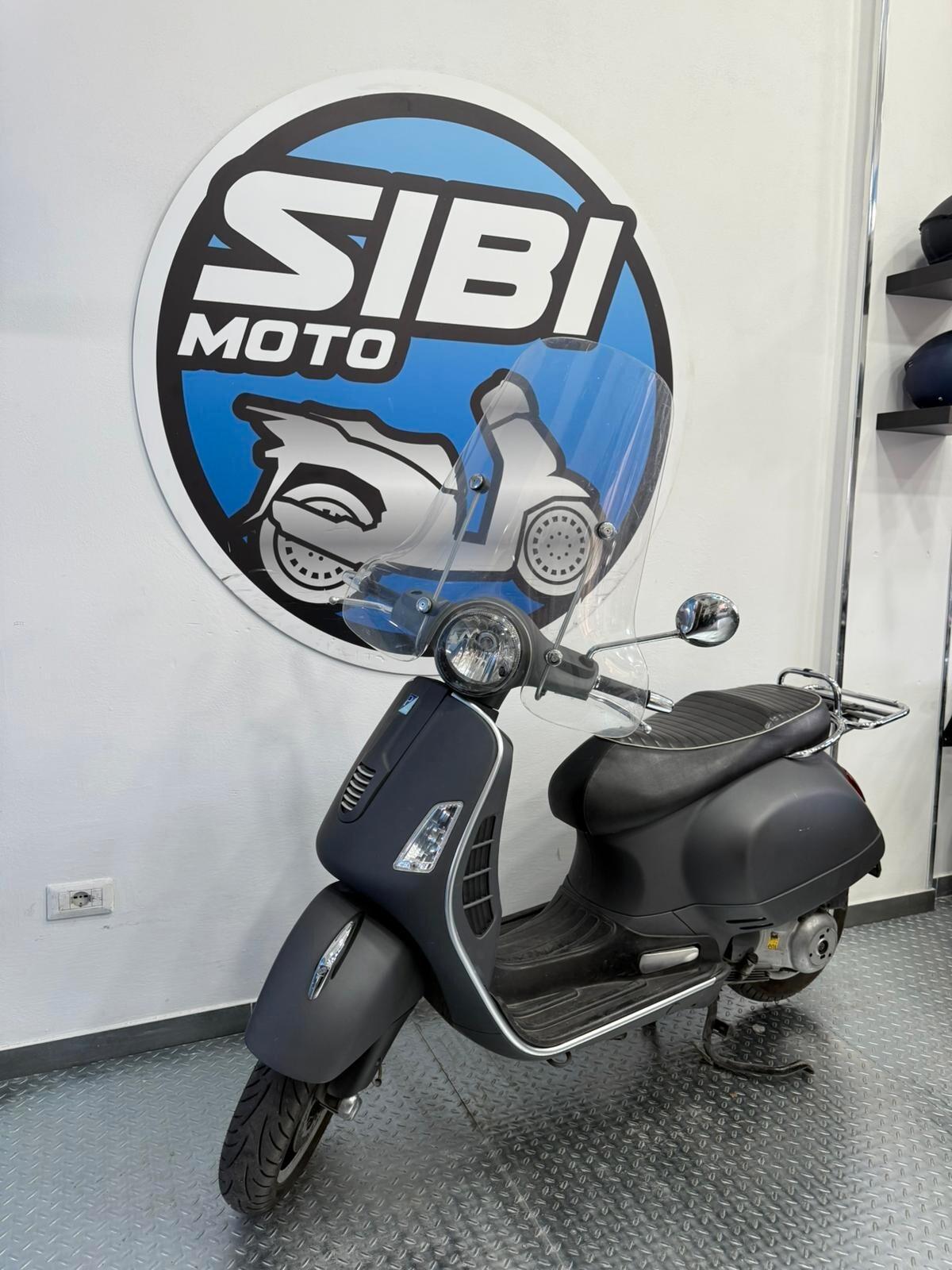 Piaggio Vespa GTS 300