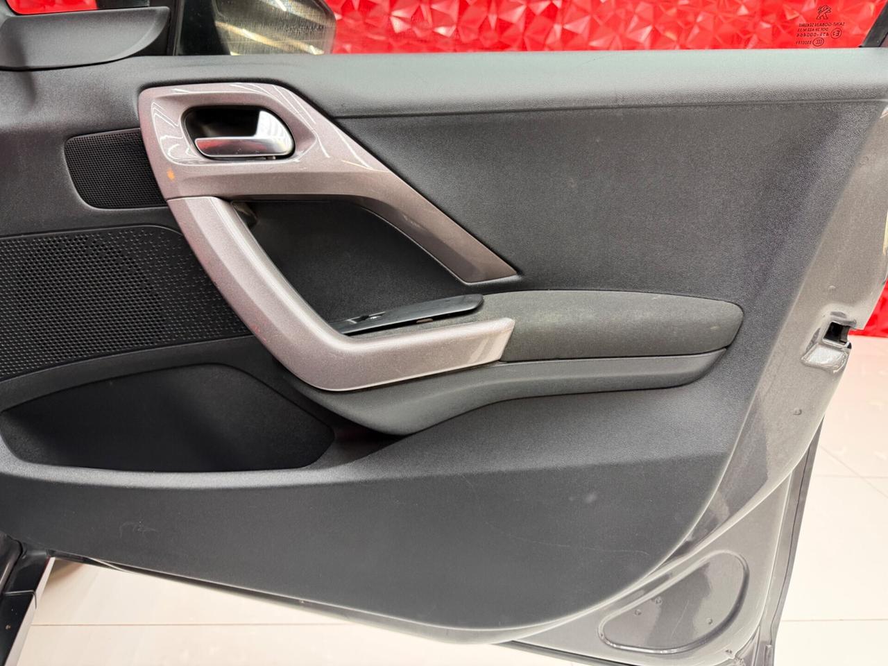 Peugeot 2008 1.6 e-HDi 92 CV Stop&Start Urban Cross OK NEOPATENTATI