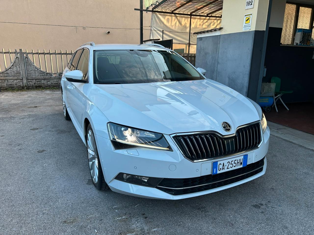Skoda Superb 2.0 TDI 190 CV SCR DSG Wagon Ambition