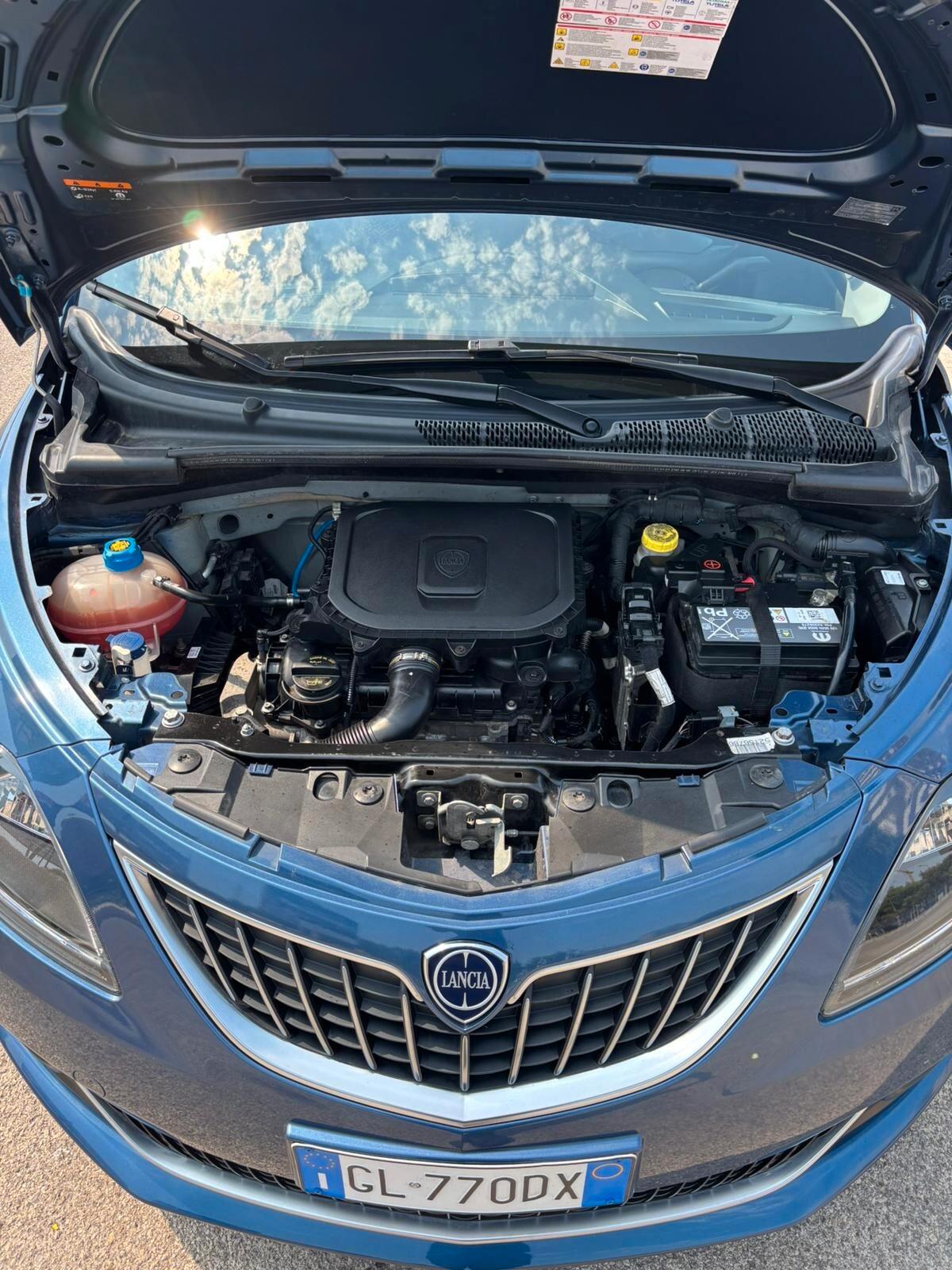 Lancia Ypsilon 1.0 FireFly 5 porte S&S Hybrid Silver