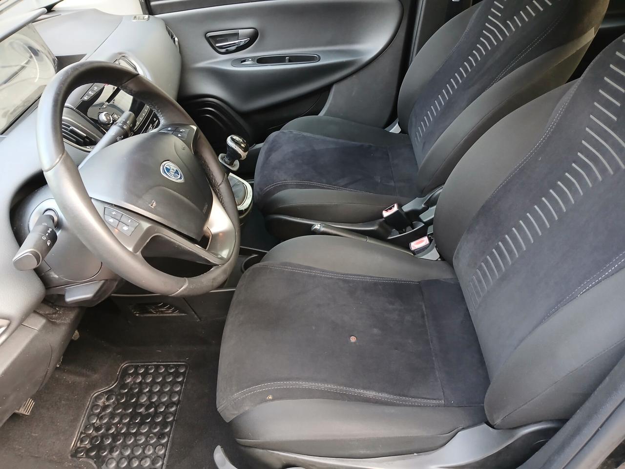 Lancia Ypsilon 1.2 69 CV Unyca*EURO5*NEOPATENTATI