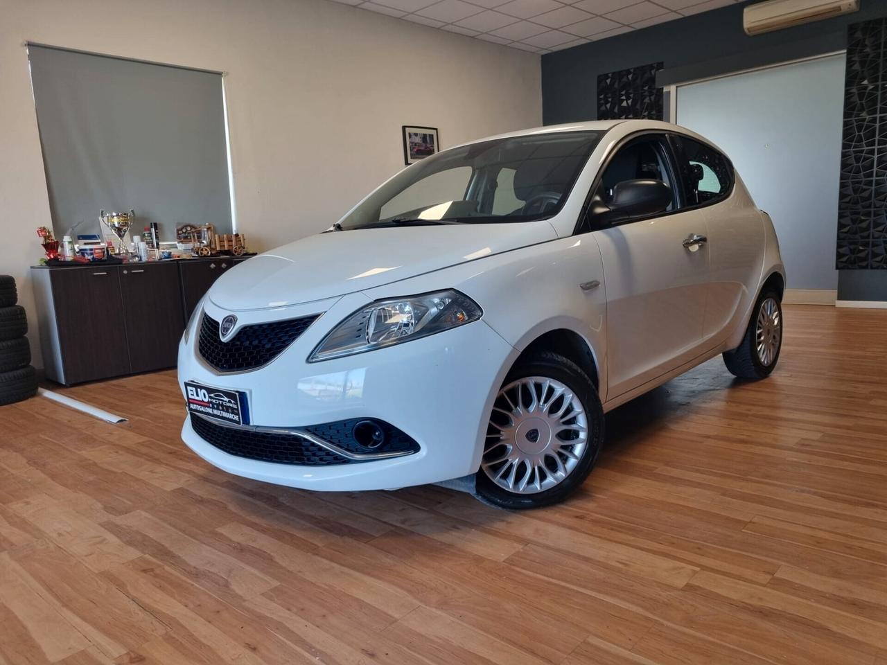 Lancia Ypsilon 1.2 69 CV 5 porte Gold