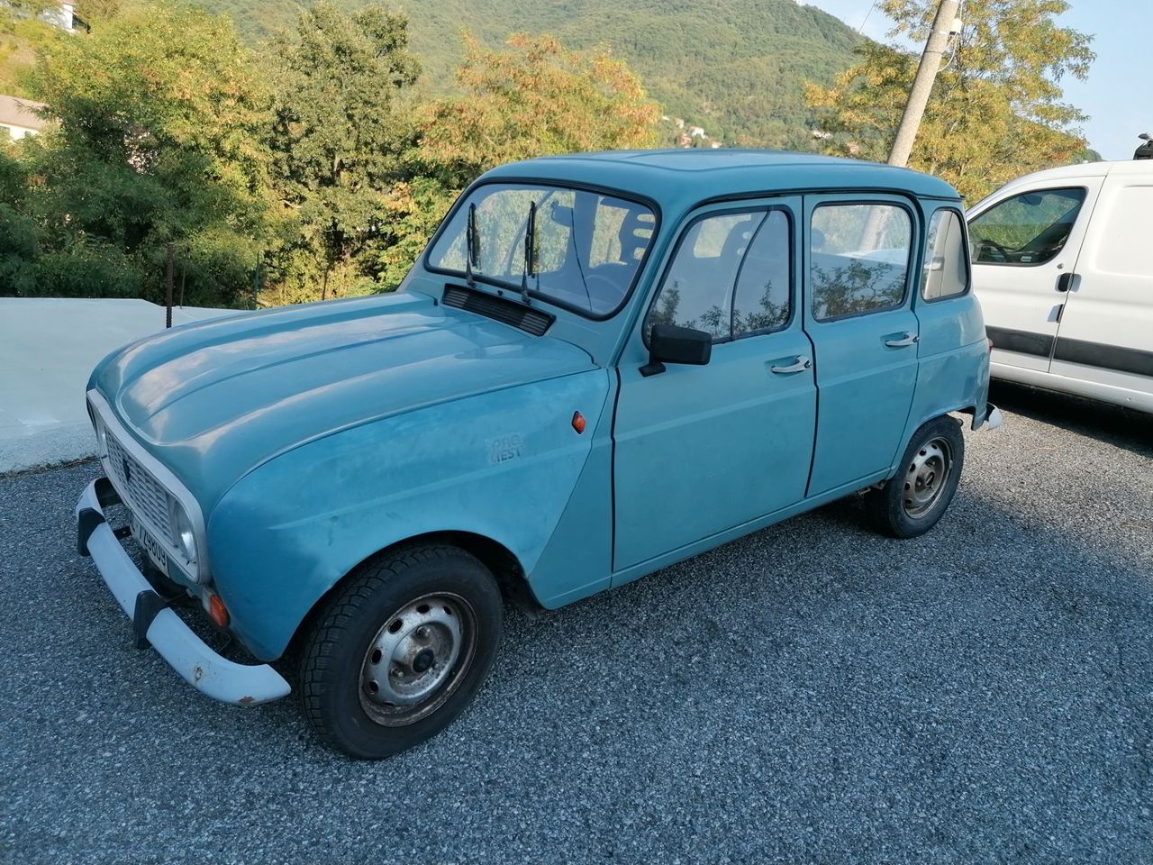 Renault R 4 950 da restaurare