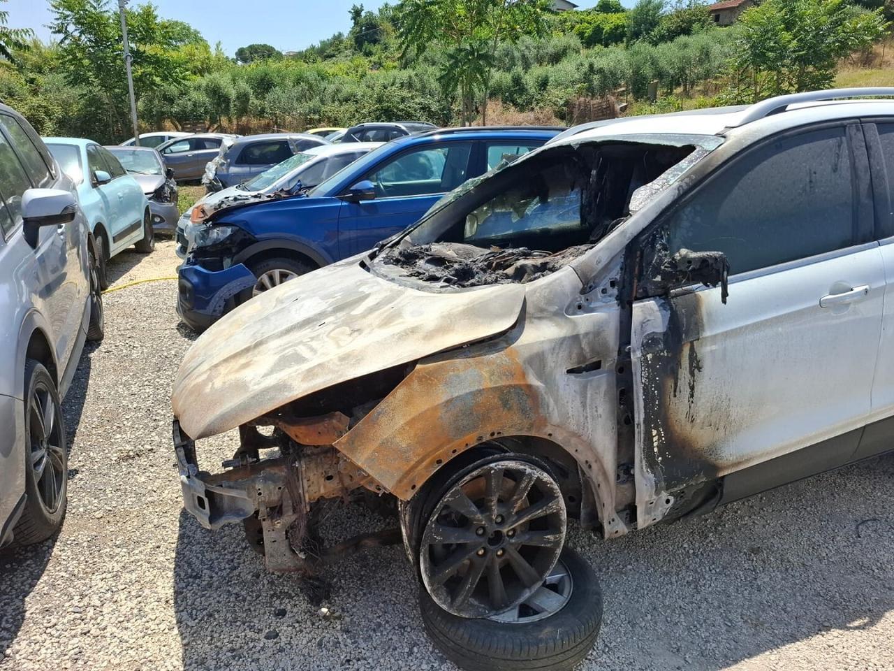 FORD KUGA 2.0 TDCI PARZIALMENTE INCENDIATA