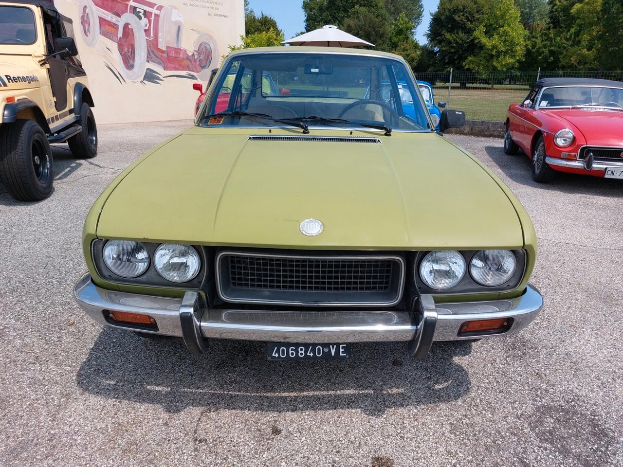 Fiat 124 Coupe 1800 del 1973 con aria-condizionata