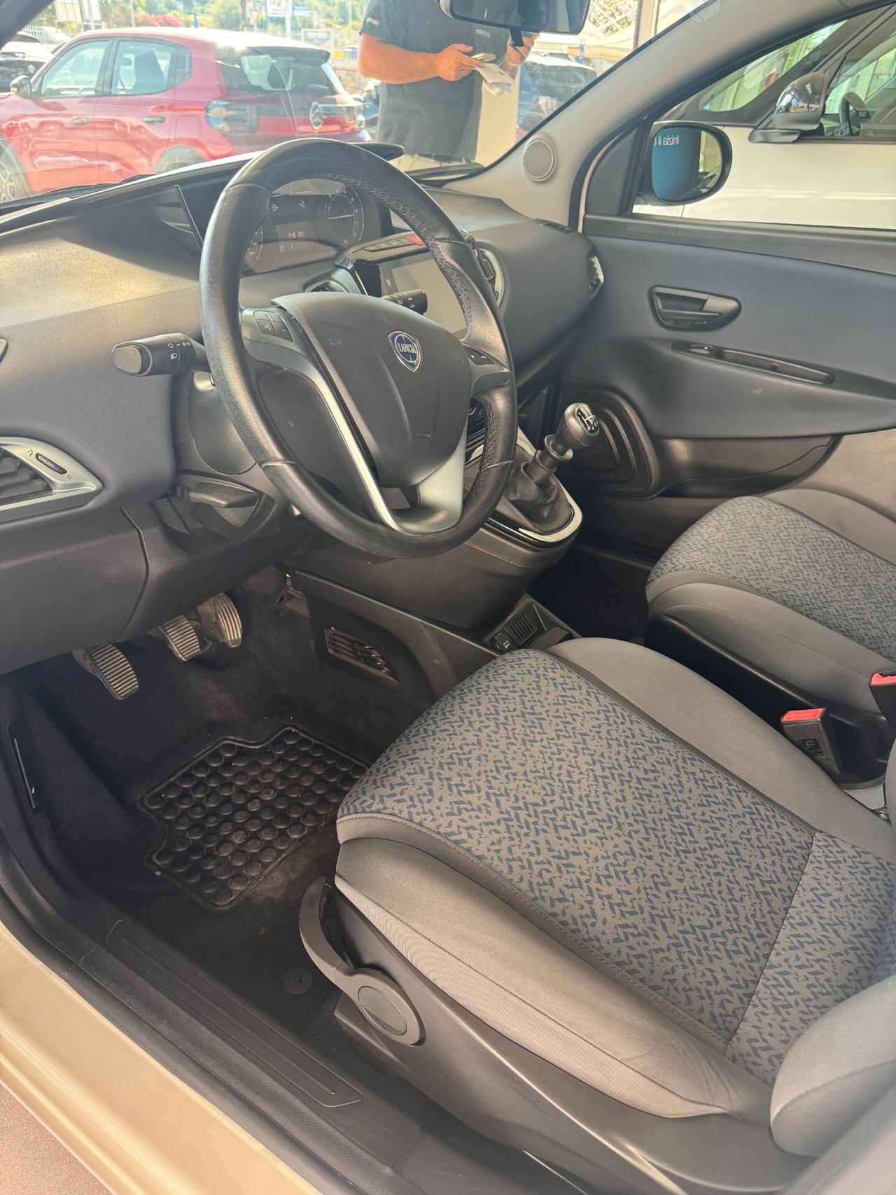 LANCIA YPSILON FULL OPTIONAL