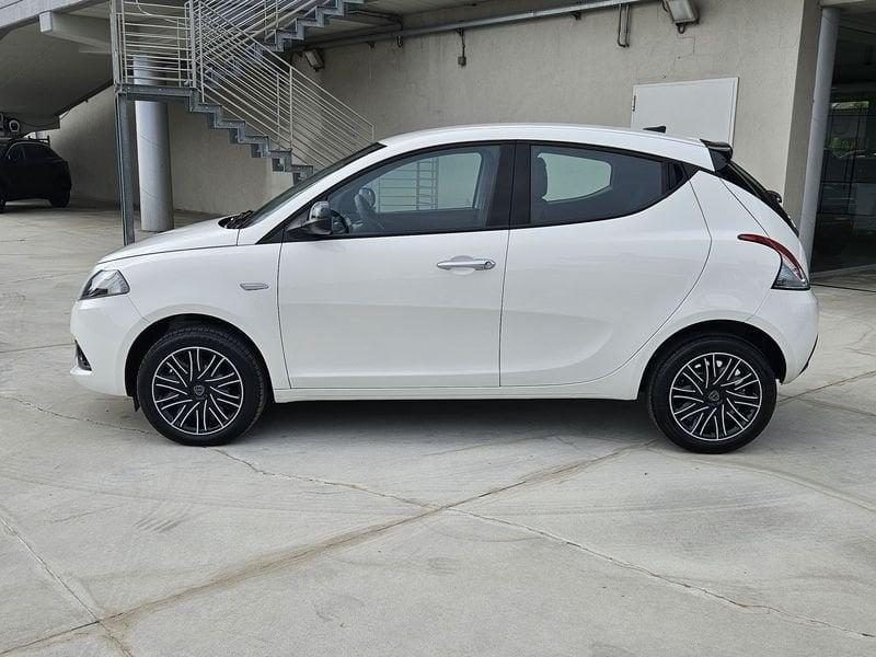 Lancia Ypsilon 1.0 FireFly 5 porte S&S Hybryd Gold con BONUS EASY GO'