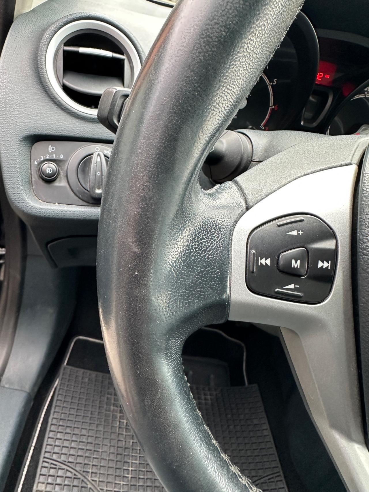 Ford Fiesta 1.4 16V 5p. Bz.- GPL Titanium Bs.