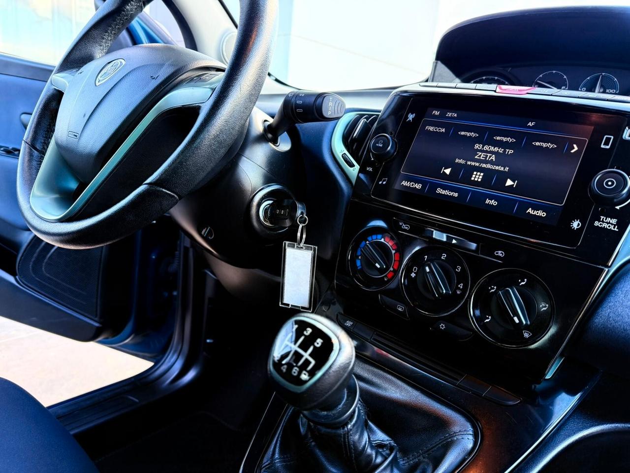 Lancia Ypsilon 1.0 FireFly 5 porte S&S Hybrid Gold Plus