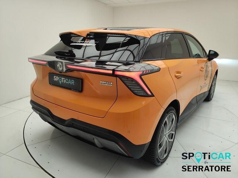 MG MG4 EV 77kwh EDU 2WD LUX LHD heat pump BLACK Fizzy Orange + Black