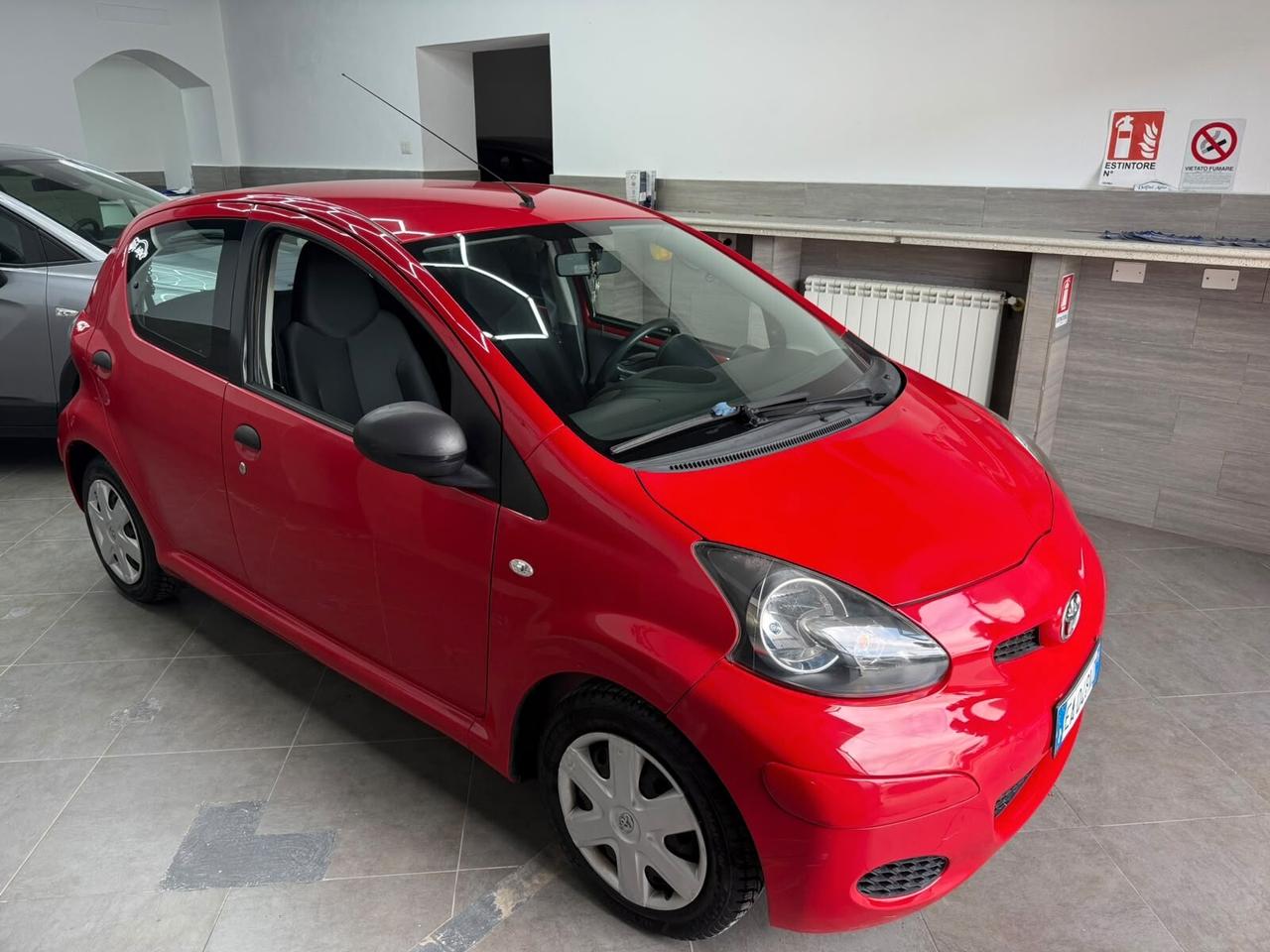 Toyota Aygo 1.0 12V VVT-i 5 porte Now Red Edition