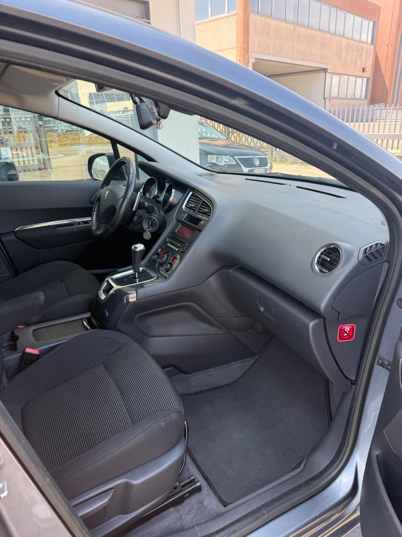 Peugeot 5008 1.6 e-HDi 112CV Stop&Start cambio robotizzato Féline