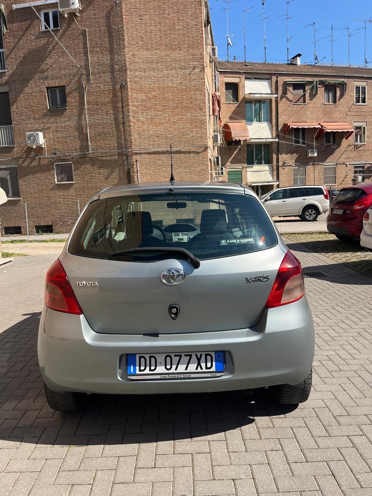 Toyota Yaris 1.0 5 porte