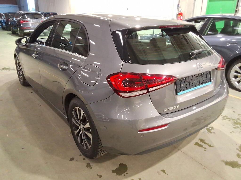 MERCEDES-BENZ A 180D 115CV 6M. BUSINESS SOLUTION ( FARI LED - TETTO PANORAMICO APR. - CRUISE - NAVI PREMIUM - PARK ASSIST )