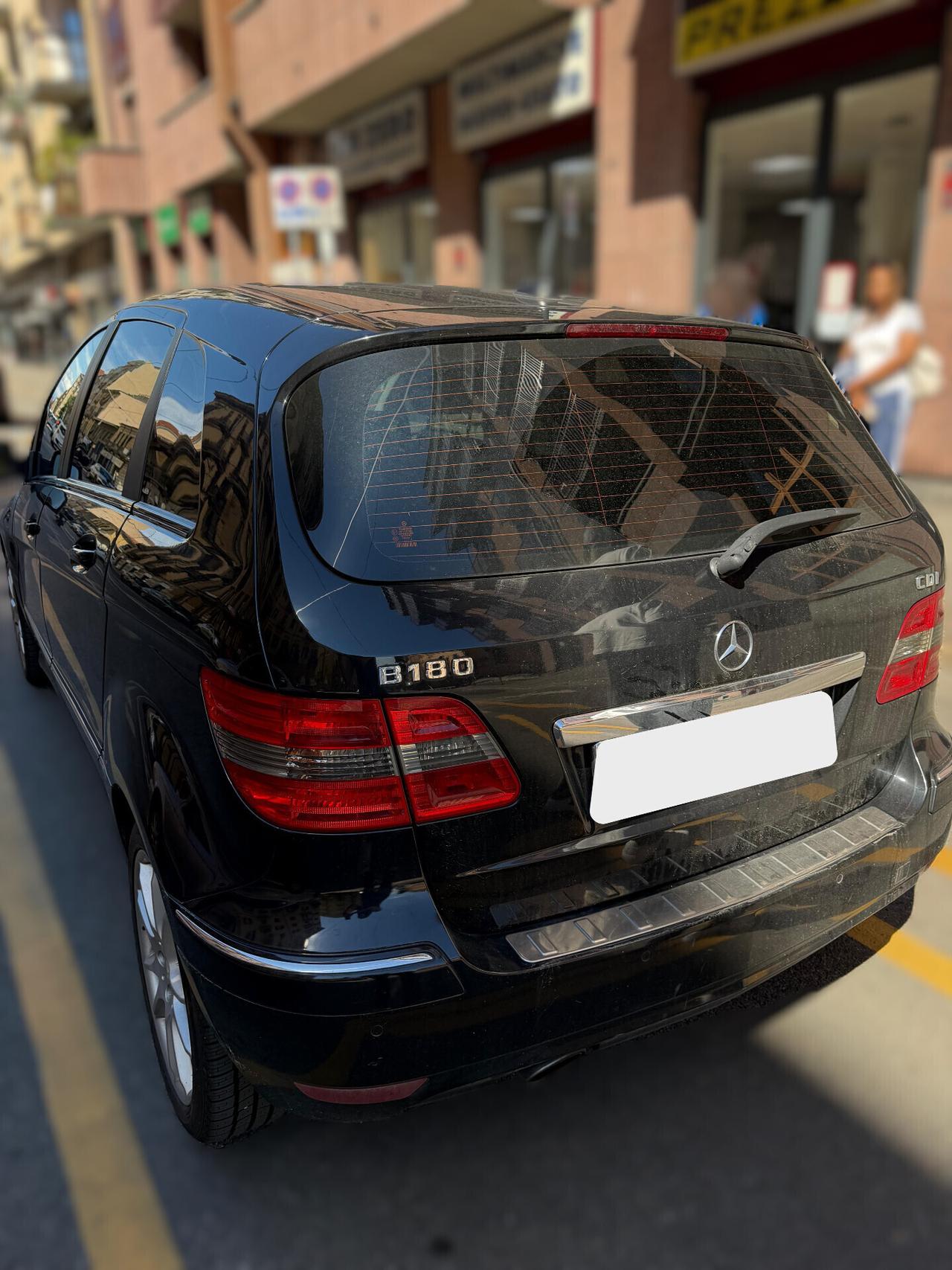 Mercedes-benz - APERTI AD AGOSTO