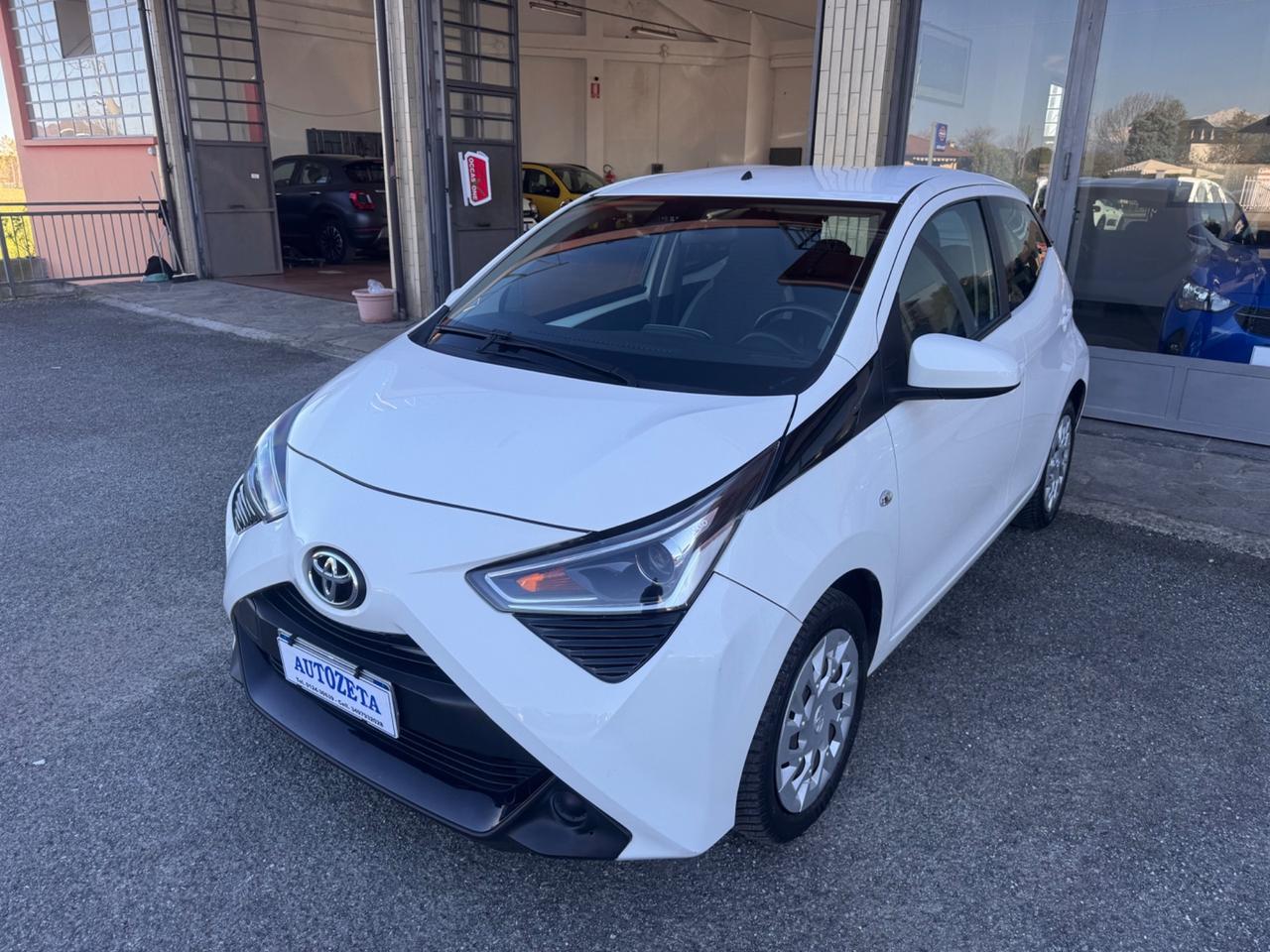 Toyota Aygo 1.0 72 CV 5 porte x-play
