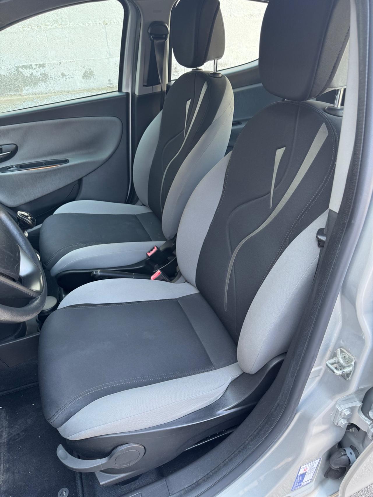 Lancia Ypsilon 0.9 TwinAir 85 CV 5 porte Metano Ecochic Elefantino