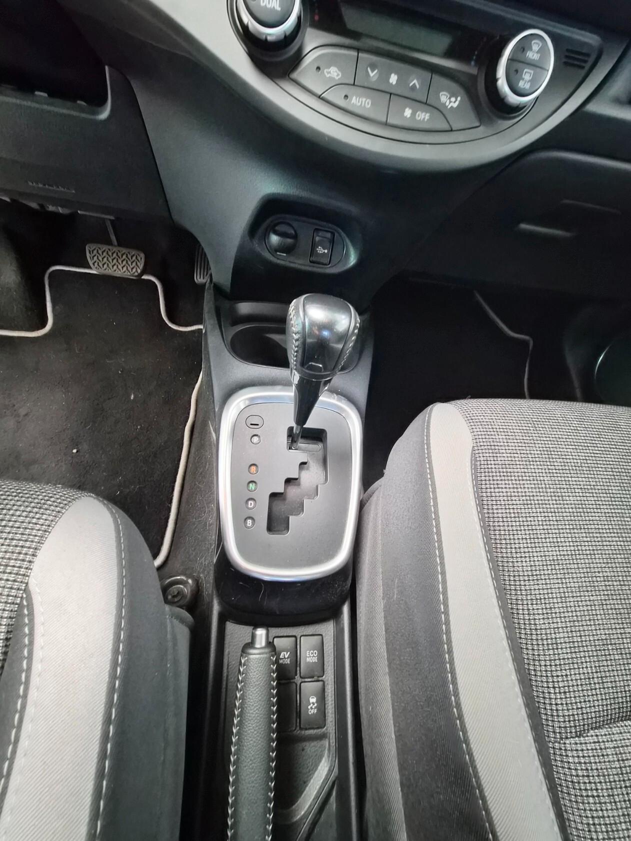 Toyota Yaris 1.5 Hybrid 5 porte Cool