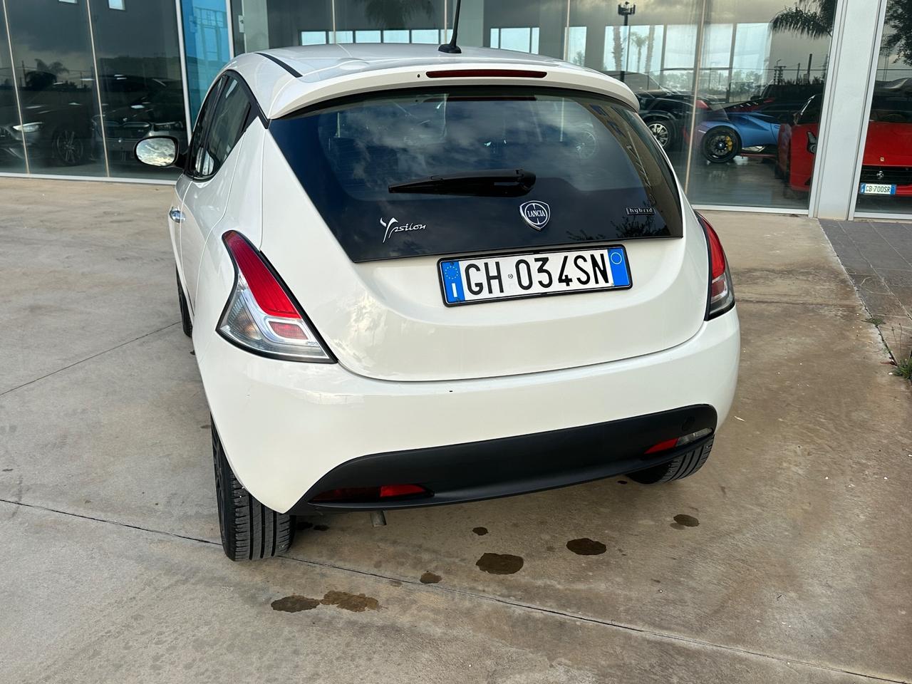 Lancia Ypsilon 1.0 hybrid possibilità noleggio no scoring