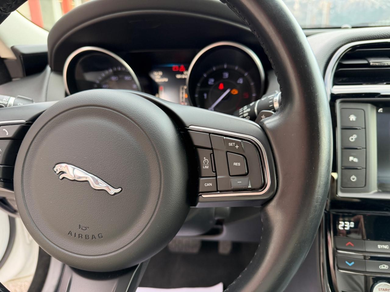 Jaguar XE - Prestige - FULL OPTIONAL