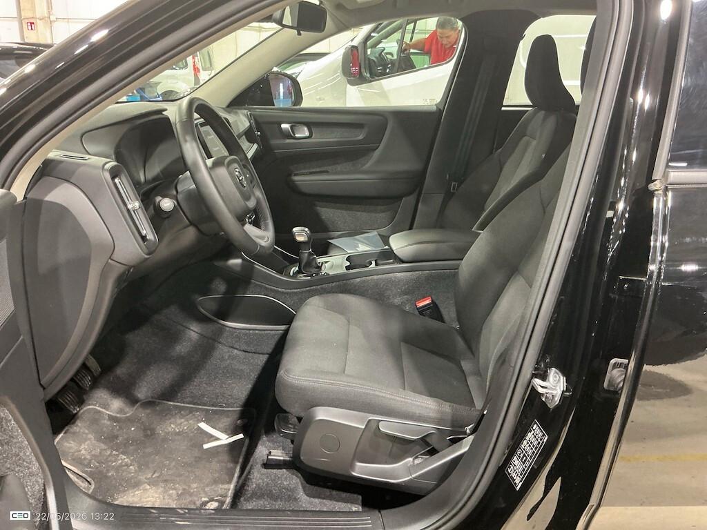VOLVO XC40 1.5 T2 129CV 6M. MOMENTUM PRO ( FARI LED - COCKPIT - CRUISE - NAVI - MIRROR - SENSORI POST. )