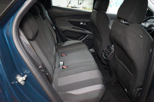 PEUGEOT 3008 BlueHDi 130 S&S EAT8 Active Business