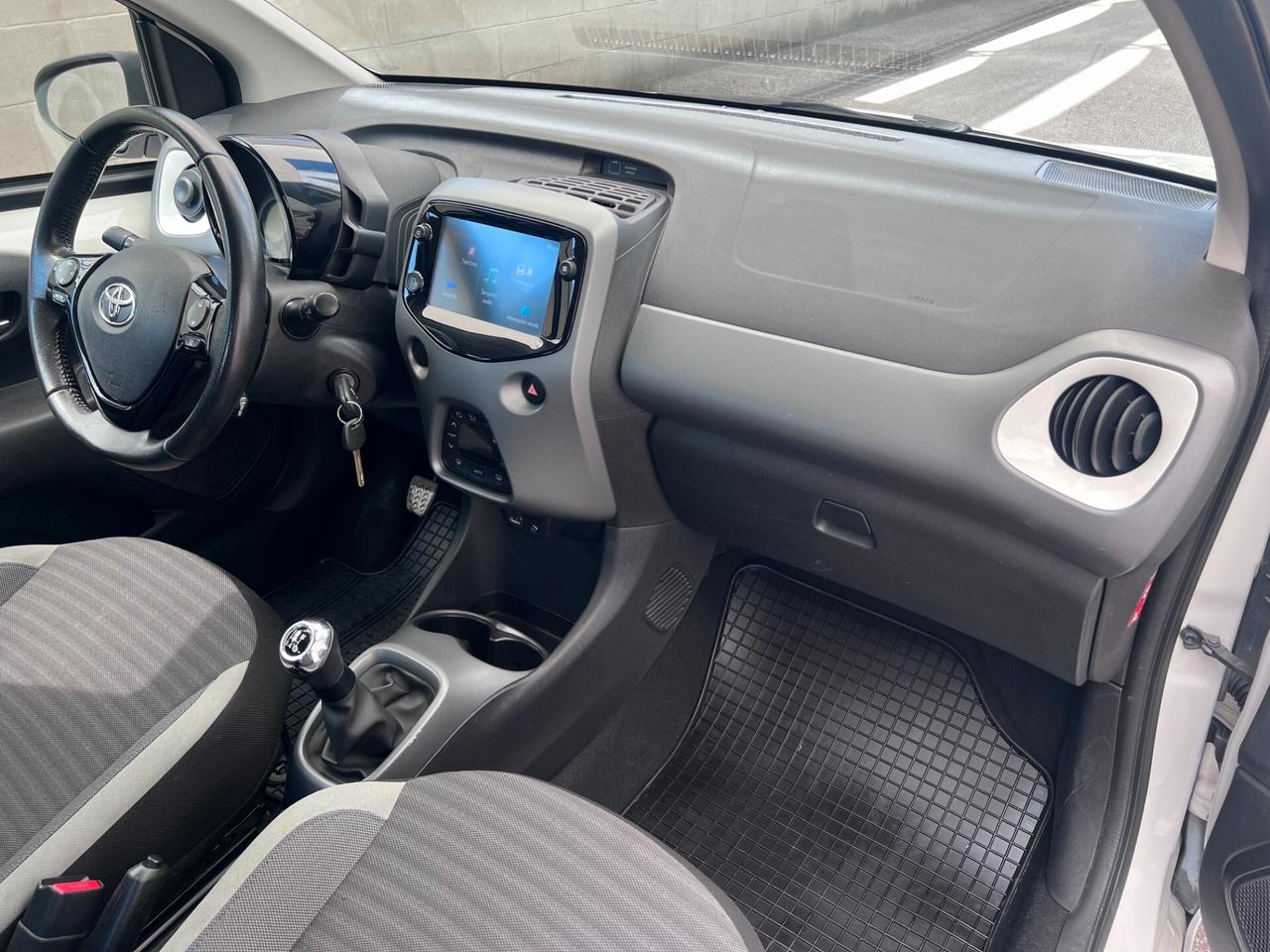 Toyota Aygo 5pt 1.0 72cv X-PLAY CLIMA/TELCAMERA/15; PERFETTA!!