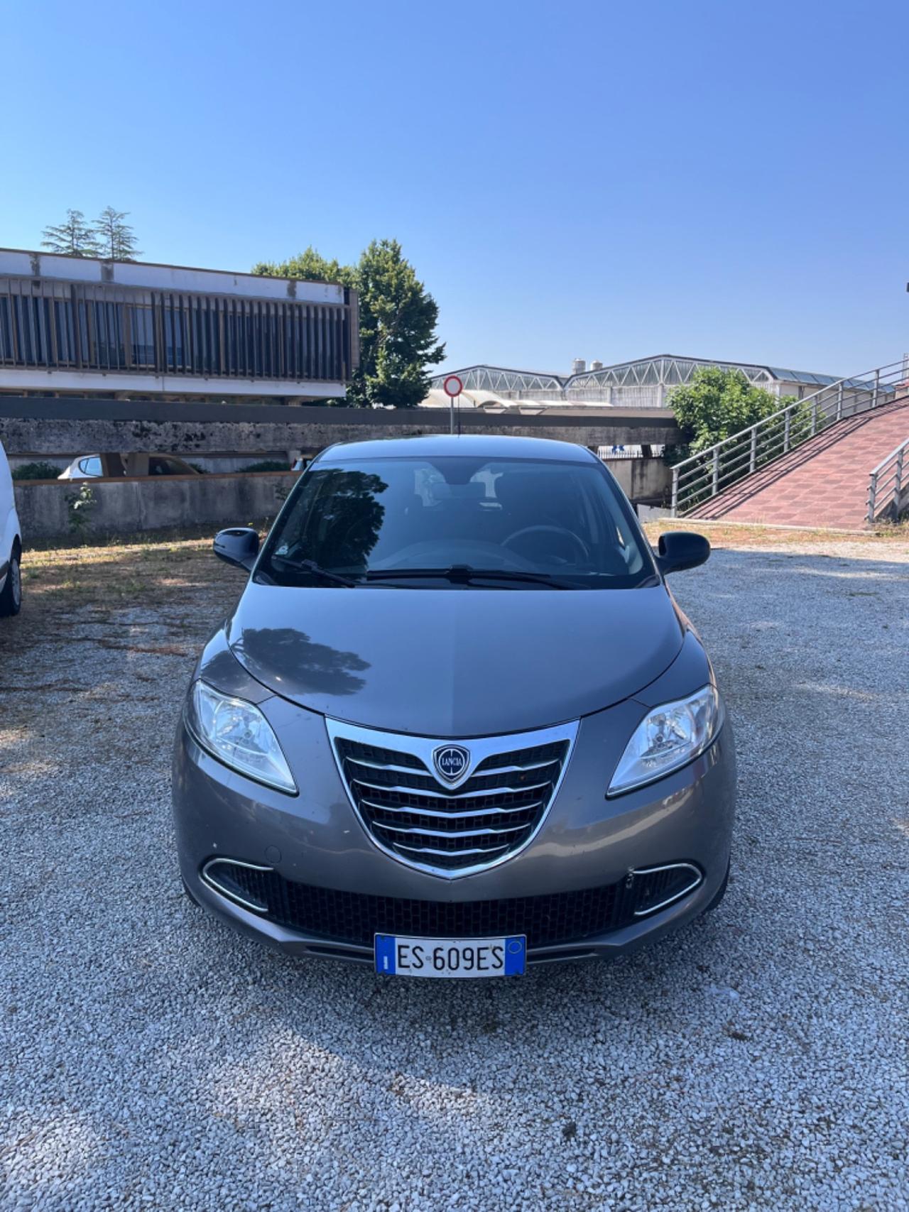 Lancia Ypsilon 1.2 GPL 69 cv 2014