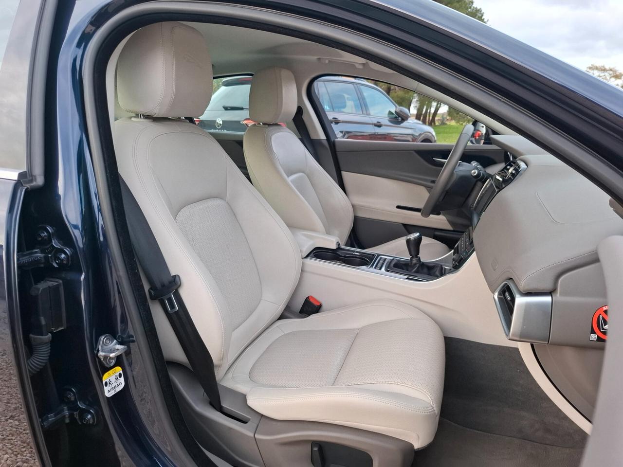 Jaguar XE 2.0 D 180cv *SOLO 23.000 KM*