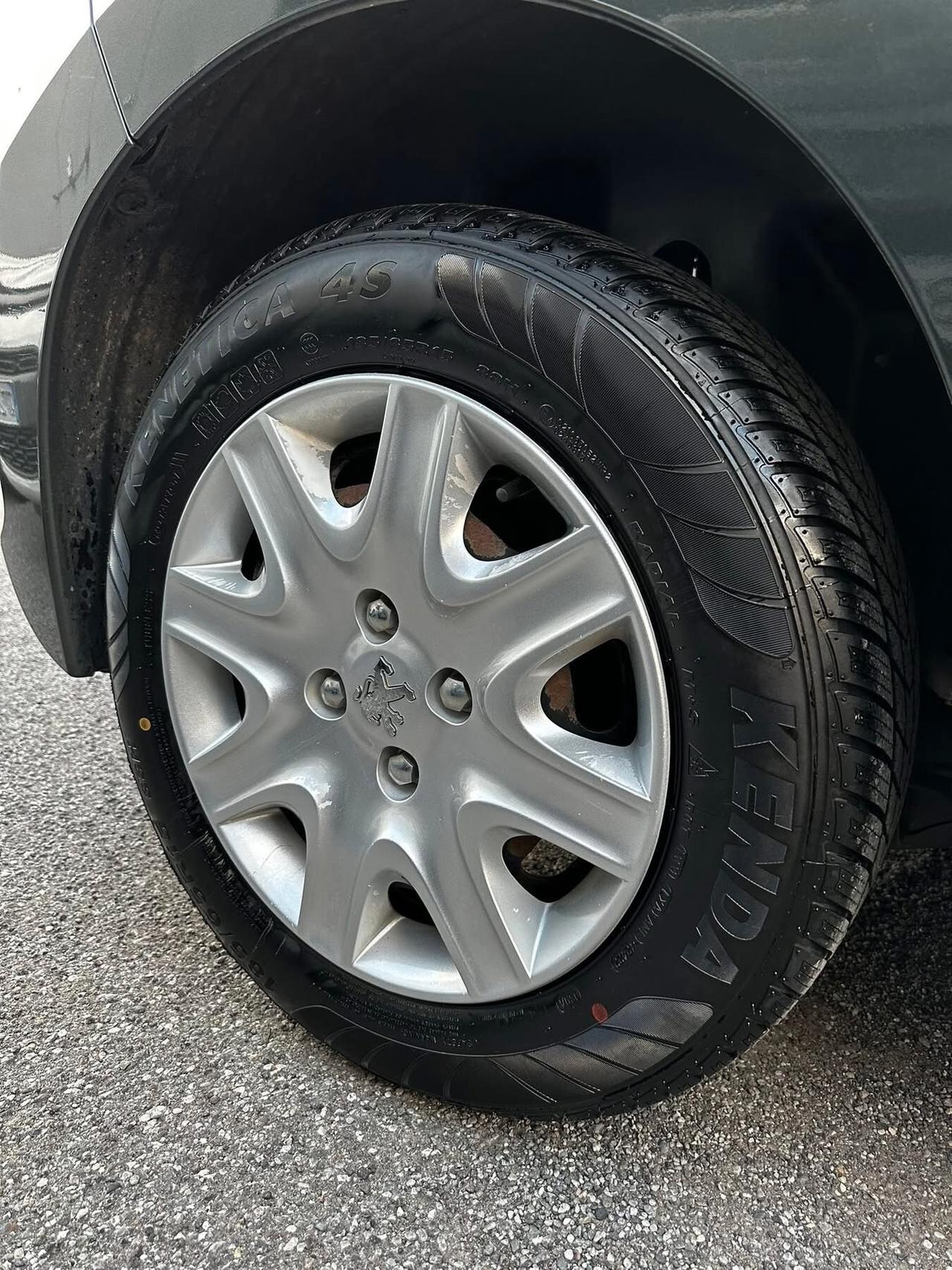 Peugeot 207 1.4 GPL 80.000KM NEOPATENTATI