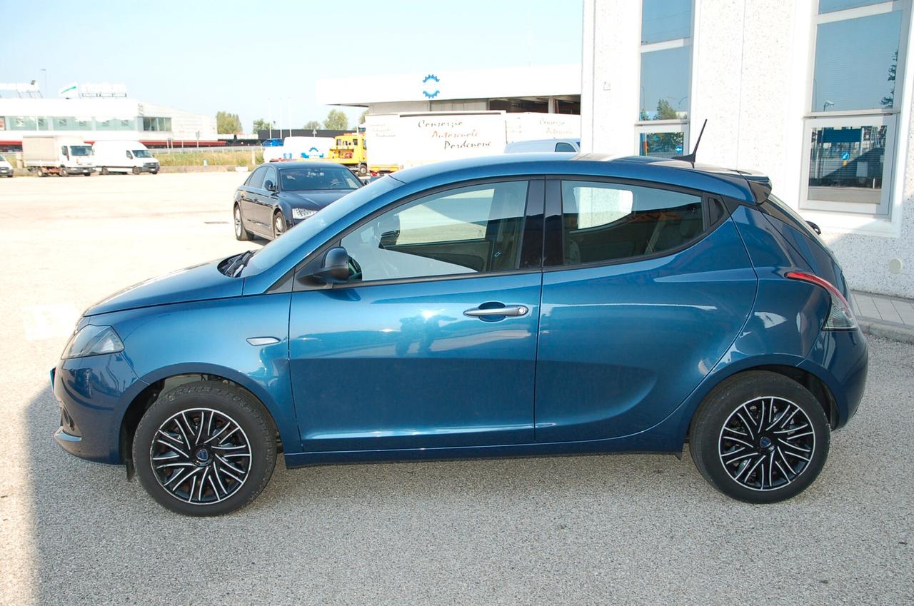 Lancia Ypsilon 1.0 FireFly 5 porte S&S Hybrid Gold Plus