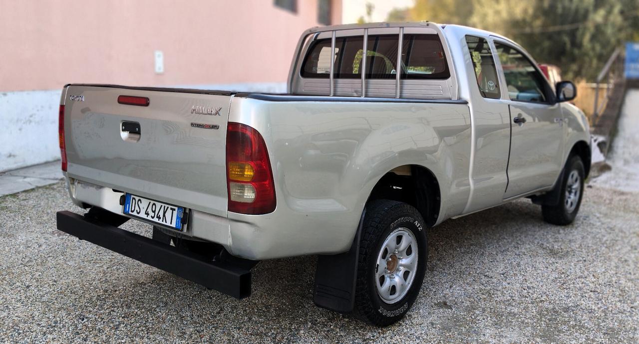 Toyota Hilux 2.5 D-4D 4WD Extra Cab PICK UP