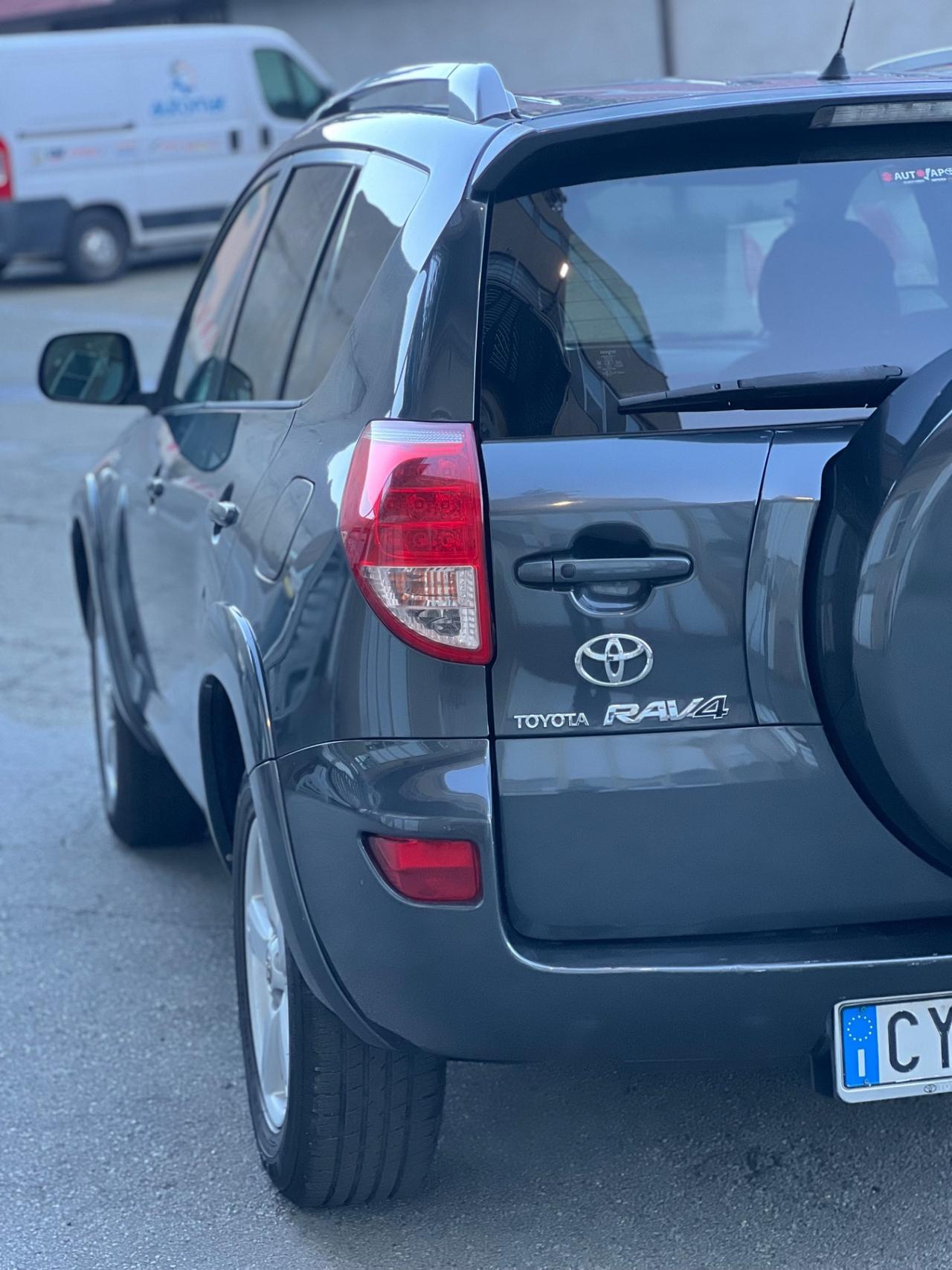 Toyota RAV 4 RAV4 2.2 D-4D 136 CV Sol 4x4 super accessoriata