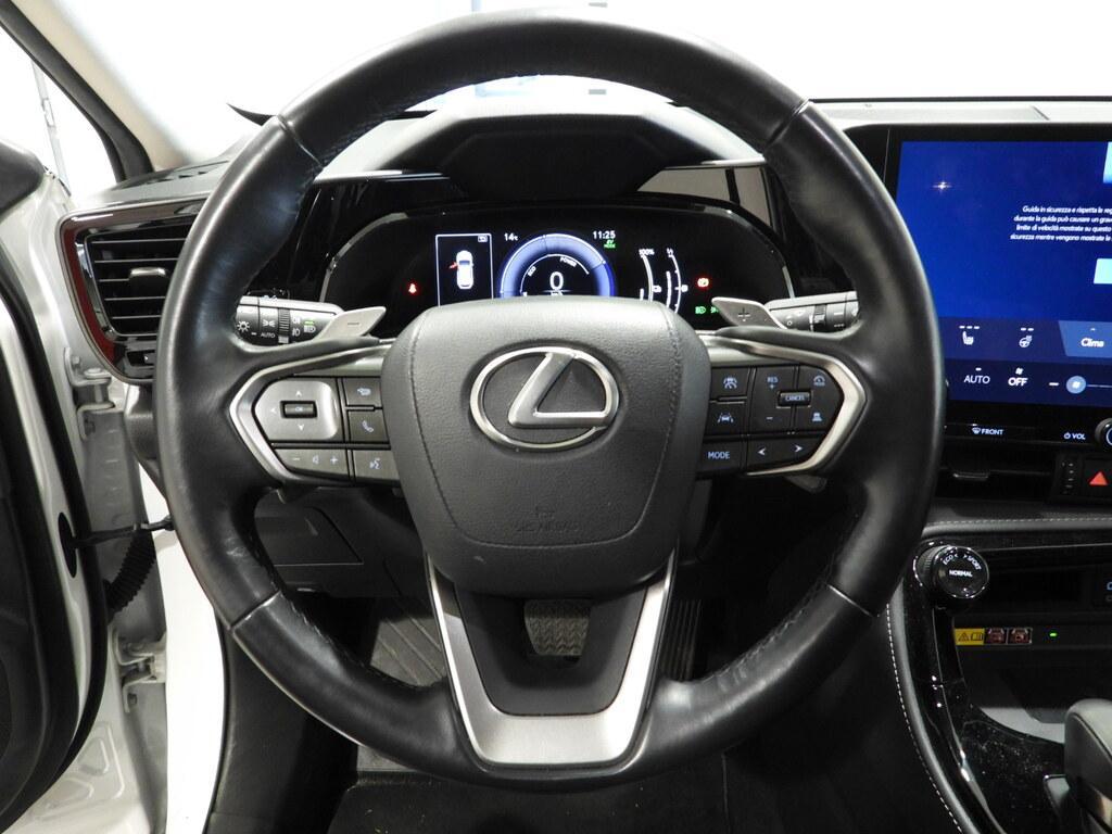 Lexus NX 2.5 Plug-in Premium 4WD e-CVT