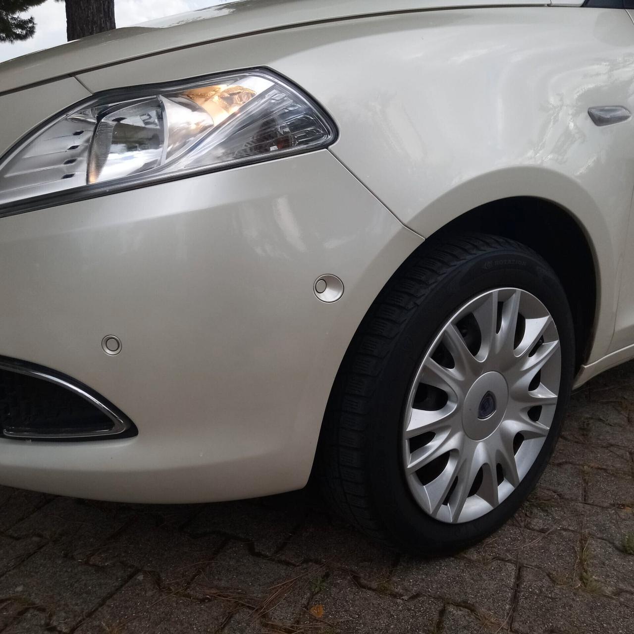 Lancia Ypsilon 1.2 69 CV 5 porte S&S Platinum