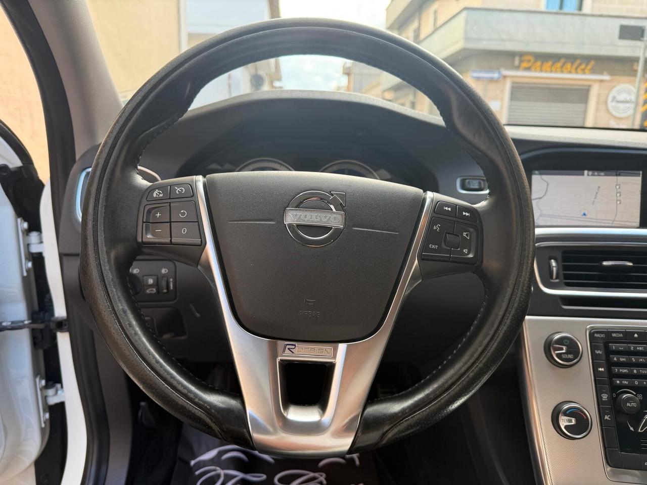 VOLVO V60 R-DESIGN 1.6 D2 115CV PELLE NAVI CRUISE ANNO 2012