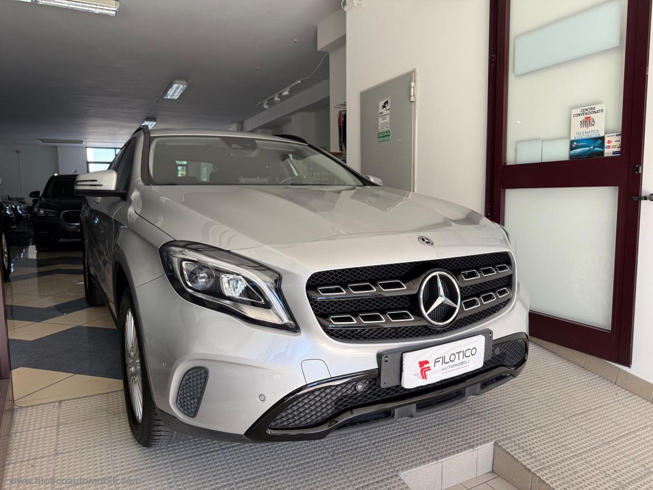 MERCEDES-BENZ GLA 180 d Automatic Business FARI LED - PACK SERIE SPECIALE