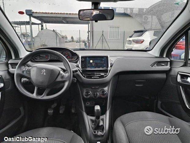 Peugeot 208 autocarro n1 4 posti