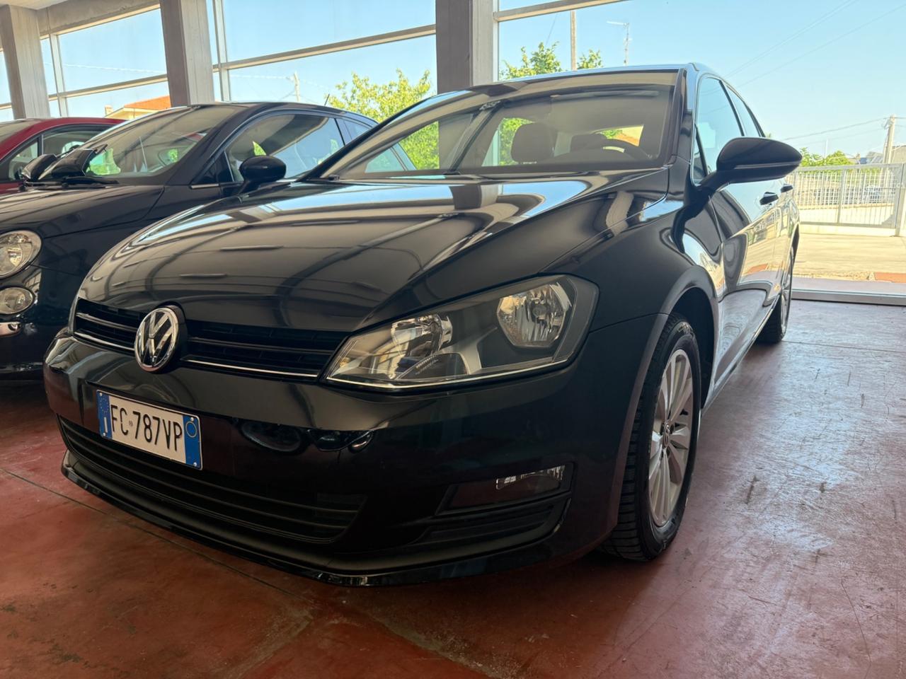 Solo da QUALITYCARS PESCARA Volkswagen Golf 1.6 TDI 110 CV 5p. Comfortline BlueMotion Tchnology mantenuta in buone condizioni, pronta all’uso! Auto da veri internditori!!!!!!