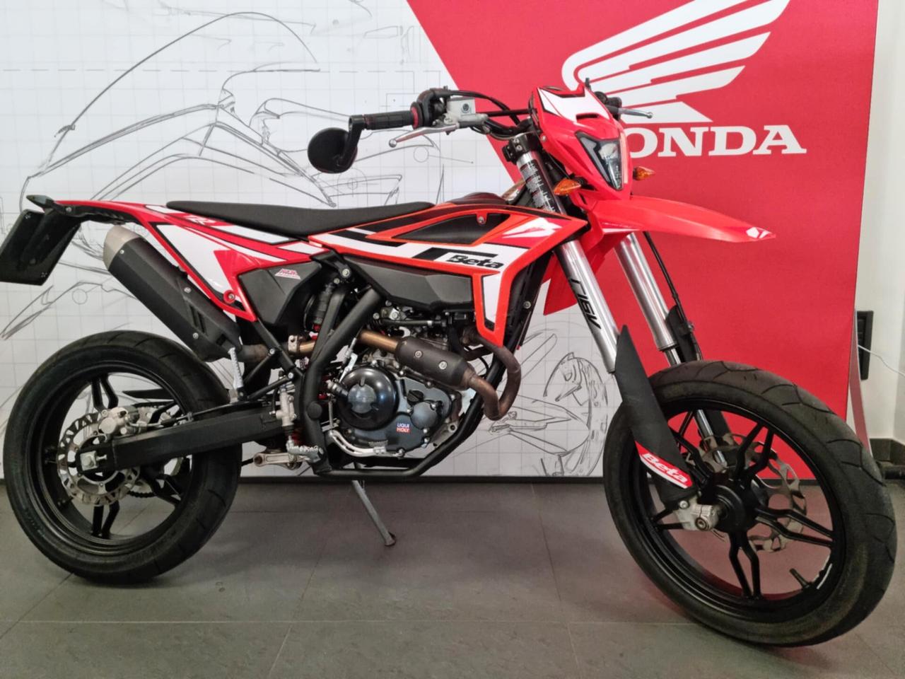 BETA RR 125 4 T- 2023- 8894 KM