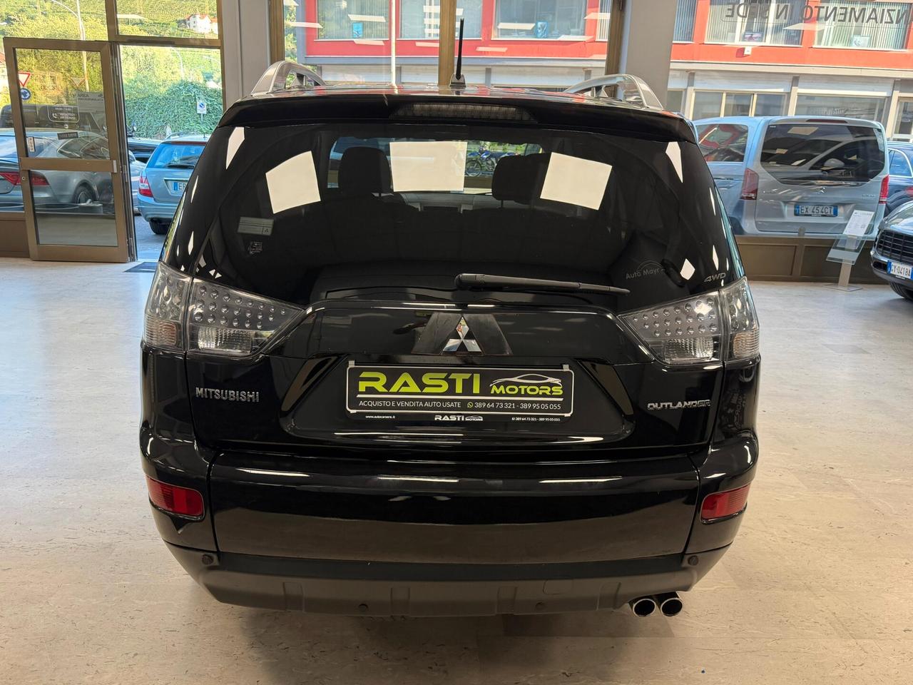 Mitsubishi Outlander 2.0 DI-D Instyle 7 p.ti DPF