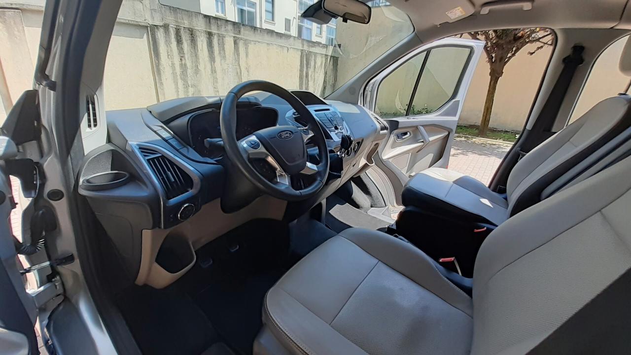 Ford Tourneo Custom Ford Tourneo Connect trasporto disabili pedana