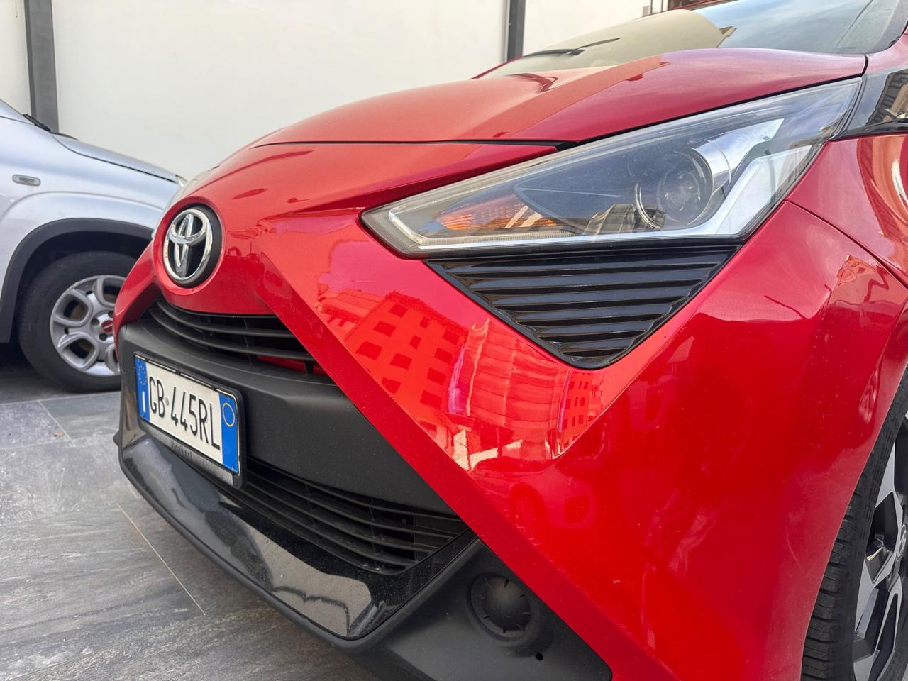 Toyota Aygo Connect 1.0 VVT-i 72 CV 5 porte x-play