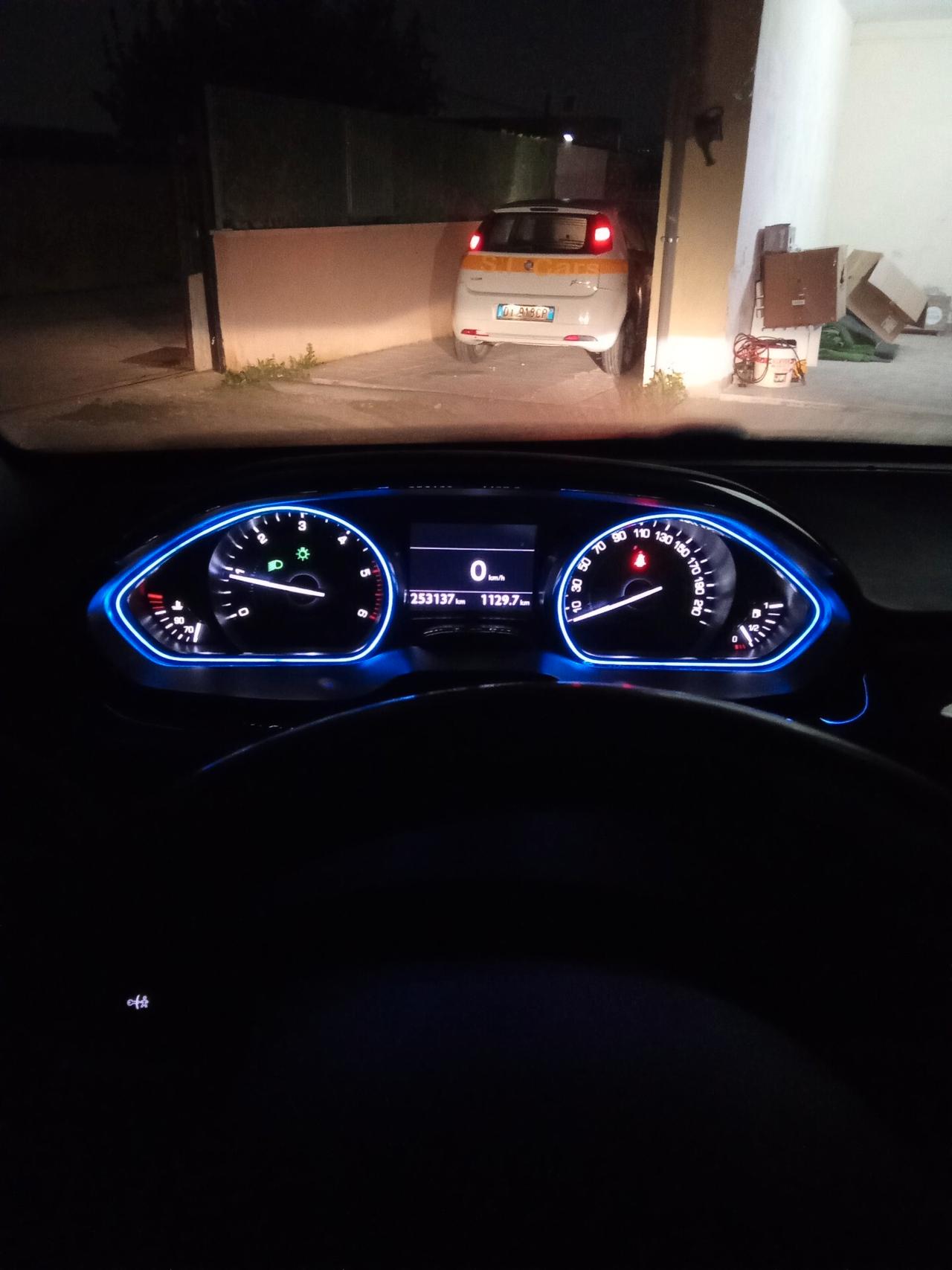 Peugeot 2008 1.6 e-HDi 115 CV Stop&Start Allure