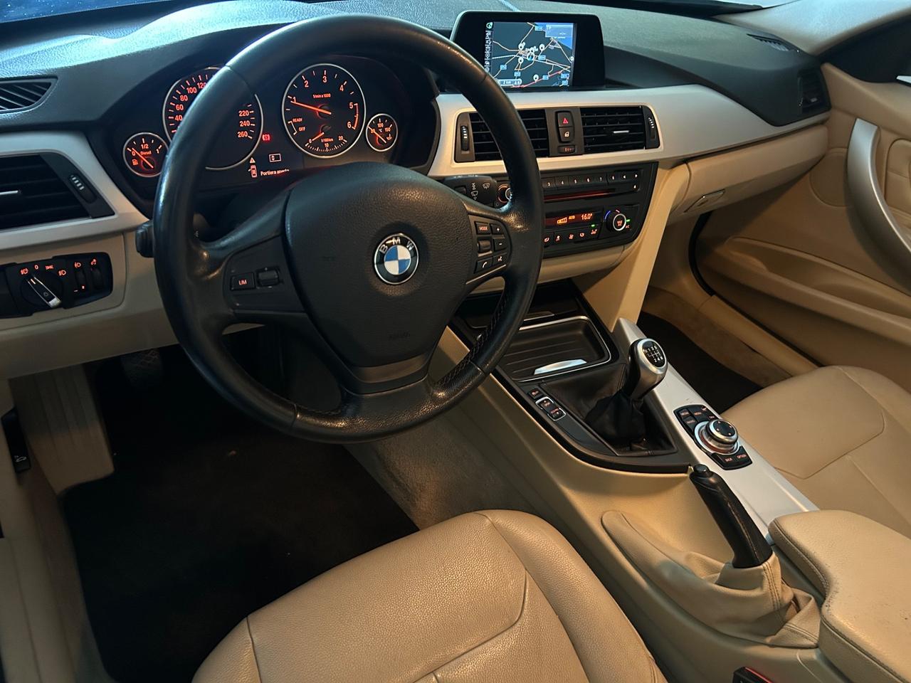 BMW 318d Touring 143 cv “PELLE/NAVI/SENSORI”-2015