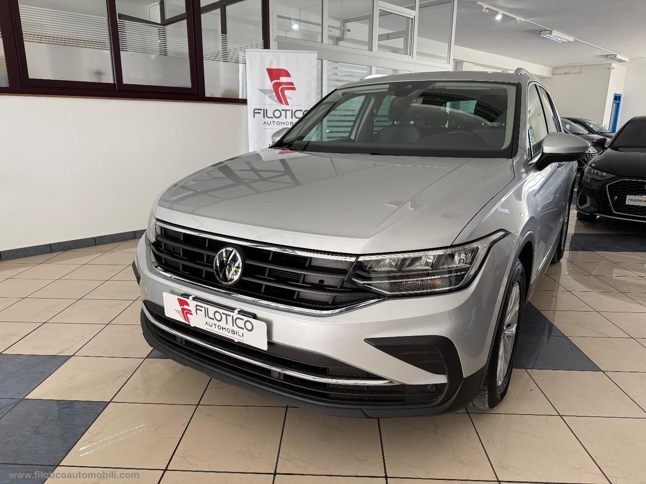 VOLKSWAGEN Tiguan 2.0 TDI 150CV SCR DSG Life FARI FULL LED - CONDIZIONI ECCELLENTI