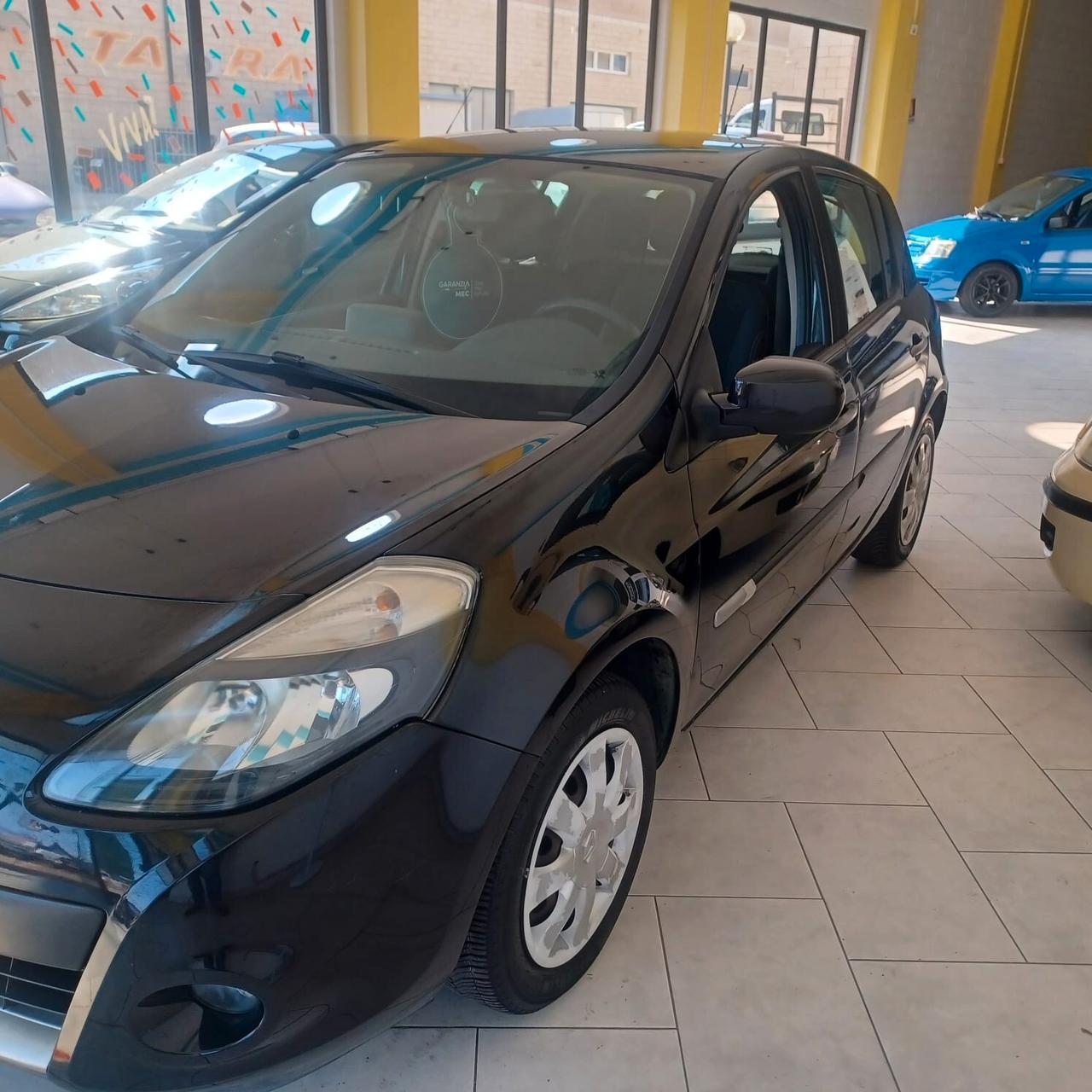 128.548KM CLIO 1.2 PERFETTA OK NEOPATENTATI