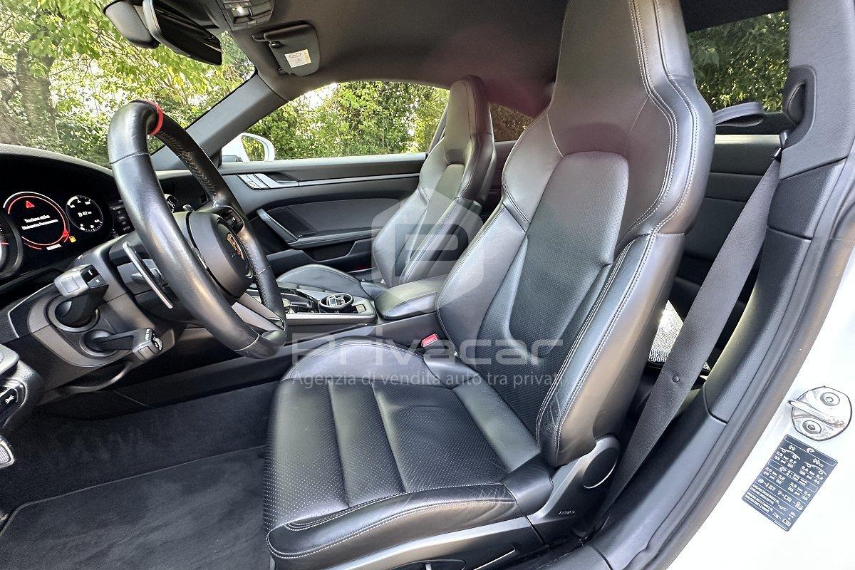 PORSCHE 911 Carrera 4S