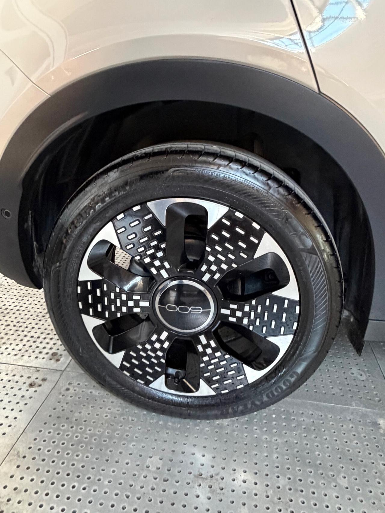 FIAT 600 1.2 HYBRID DCT MHEV LA PRIMA (14.000 KM!)